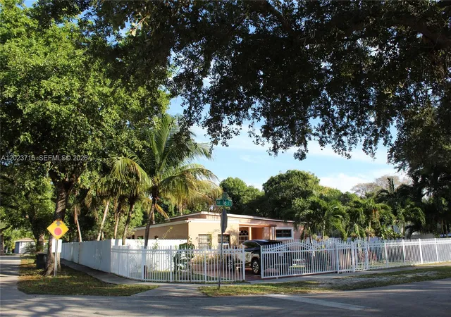 2nd image of 13875 Ne 16th Ct, North Miami, FL 33181 | MLS# A12023716