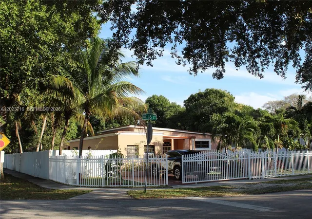 3rd image of 13875 Ne 16Th Ct, North Miami, FL 33181 | MLS# A12023716