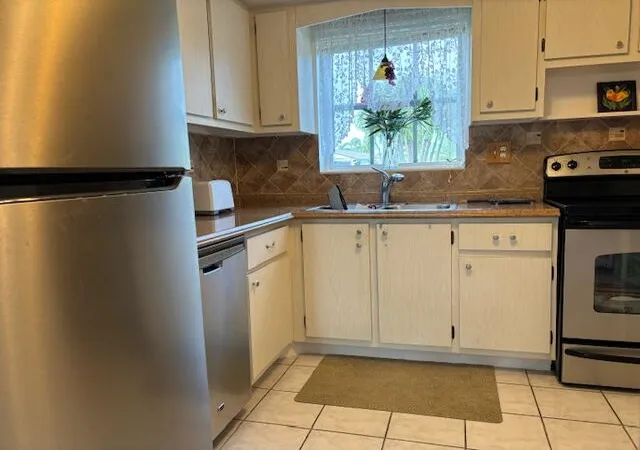 5th image of 2936 Crosley Dr E #G, West Palm Beach, FL 33415 | MLS# B26031713