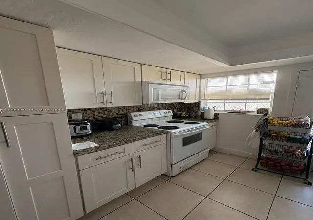 Homes for sale in North Miami, FL | 11840 Ne 19Th Dr #14, North Miami, FL 33181 | MLS# A12023889
