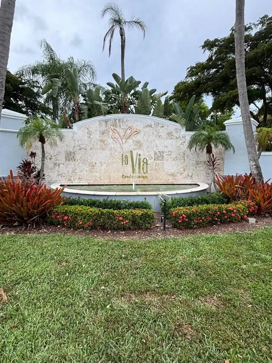Listing Photo 1 - Condo for sale in 150 Nw 96Th Ave located at 150 Nw 96Th Ave, Pembroke Pines, FL 33024 - Unit #9-307