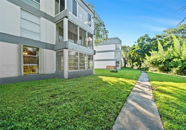 2nd image of 12600 Sw 5Th Ct, Pembroke Pines, FL 33027