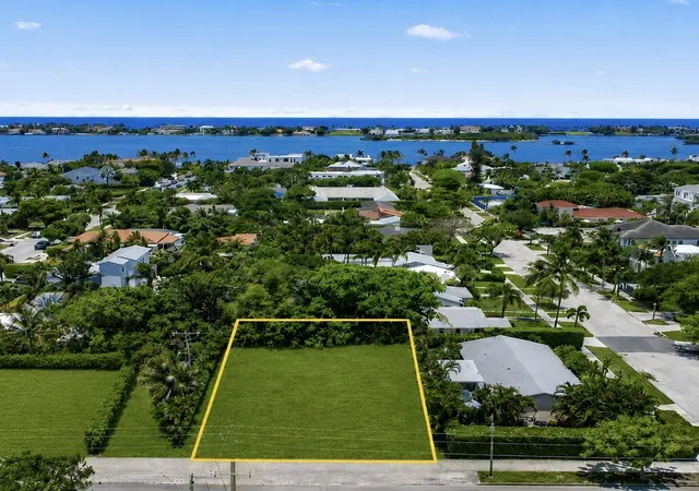 Photo 4 of Sale Pending at 6316 S Olive Ave, West Palm Beach, FL 33405 | MLS# B26031806 | Listing updated on 2026-10-05