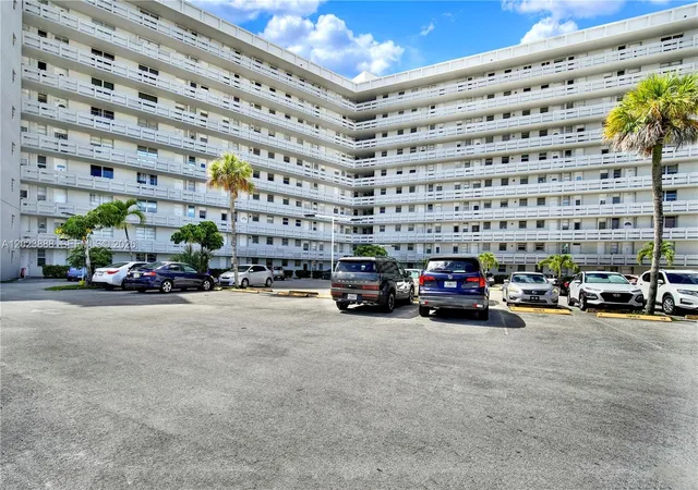 3rd image of 1401 Ne Miami Gardens Dr #889, Miami, FL 33179 | MLS# A12023888