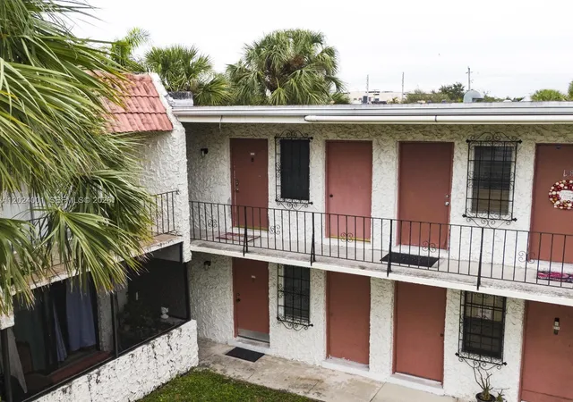 2nd image of Casa Granada Condominium, Palmetto Bay, FL 33176