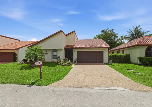 Photo 3 of Single family home for sale at 7040 Golf Pointe Cir, Tamarac, FL 33321 | MLS# B26031993 | Listing updated on 2026-10-07