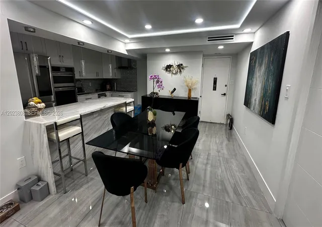 3rd image of 18041 Biscayne Blvd #702, Aventura, FL 33160 | MLS# A12023808
