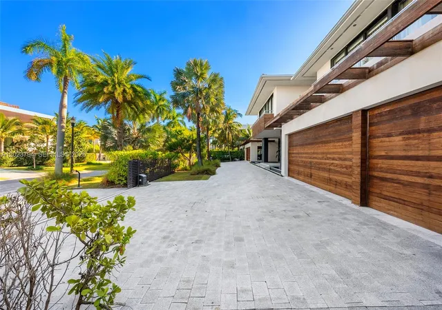 87th image of 385 Centre Is, Golden Beach, FL 33160 | MLS# A12023794