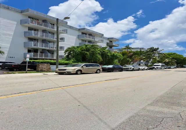 20th image of 1801 S Treasure Dr, North Bay Village, FL 33141 | MLS# B26032156