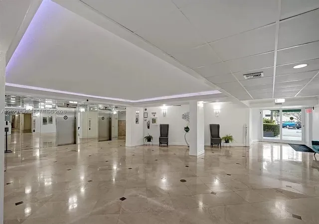 4th image of 800 Parkview Dr #430, Hallandale Beach, FL 33009 | MLS# A12023736