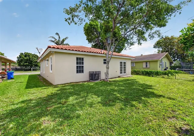 2nd image of 2620 Nw 15th St, Fort Lauderdale, FL 33311 | MLS# A12021263