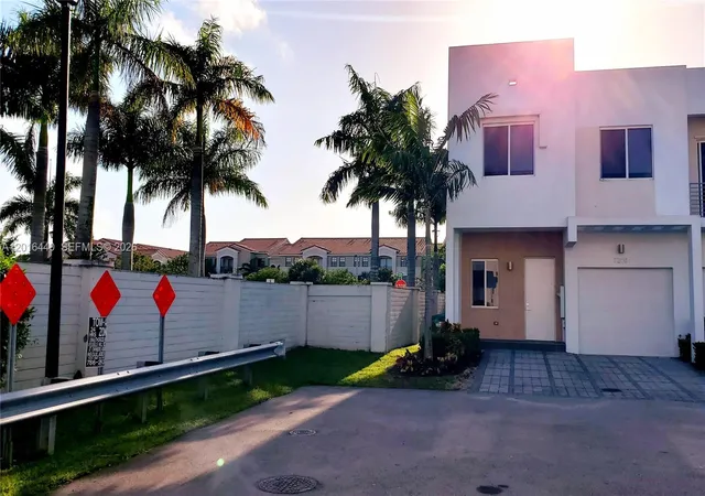 4th image of 7210 Nw 103Rd Path, Doral, FL 33178 | MLS# A12016440