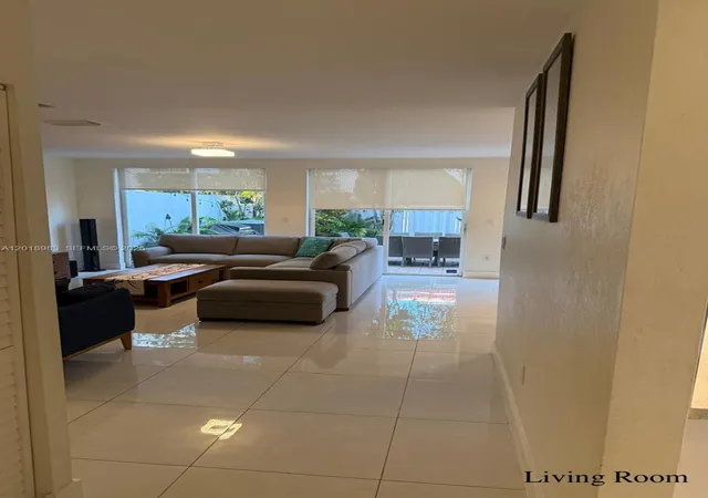 3rd image of 10973 Nw 62Nd Ter, Doral, FL 33178 | MLS# A12018983