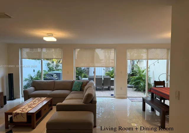 4th image of 10973 Nw 62Nd Ter, Doral, FL 33178 | MLS# A12018983