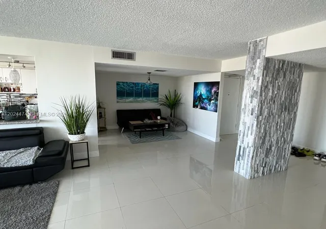 5th image of 18061 Biscayne Blvd #1404, Aventura, FL 33160 | MLS# A12024474
