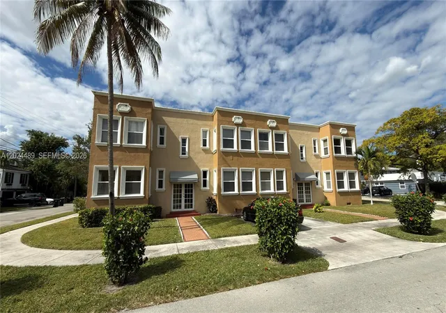 Homes for sale in Fort Lauderdale, FL | 401 Ne 16th Ave #2, Fort Lauderdale, FL 33301 | MLS# A12024489