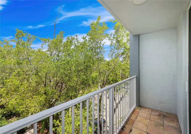 23rd image of 16518 Ne 26th Ave #405, North Miami Beach, FL 33160 | MLS# A12024531
