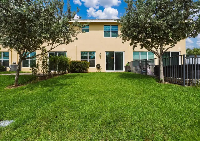 Photo 3 of Townhouse for sale at 4364 Veleiros Ave, Deerfield Beach, FL 33064 | MLS# B26032458 | Listing updated on 2026-10-03