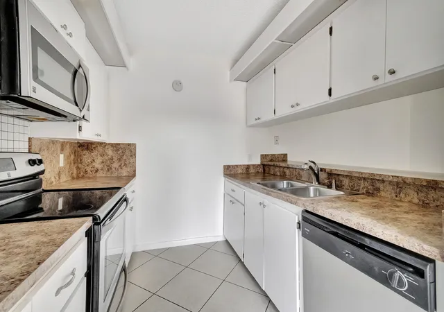 3rd image of 311 3Rd Wy, West Palm Beach, FL 33407 | MLS# B26032479
