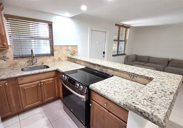 2nd image of 2400 Ne 10Th St, Pompano Beach, FL 33062