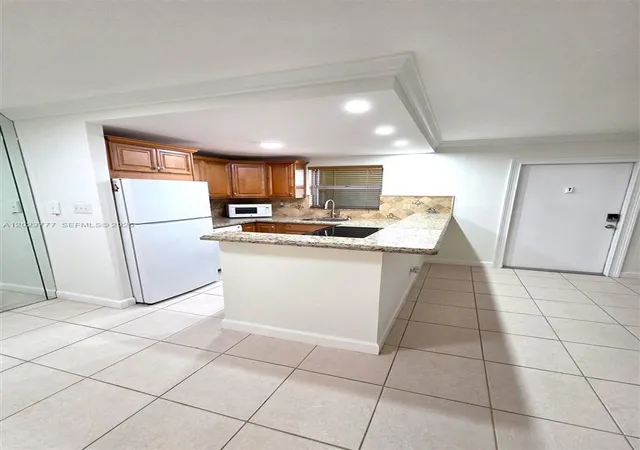4th image of 2400 Ne 10Th St, Pompano Beach, FL 33062