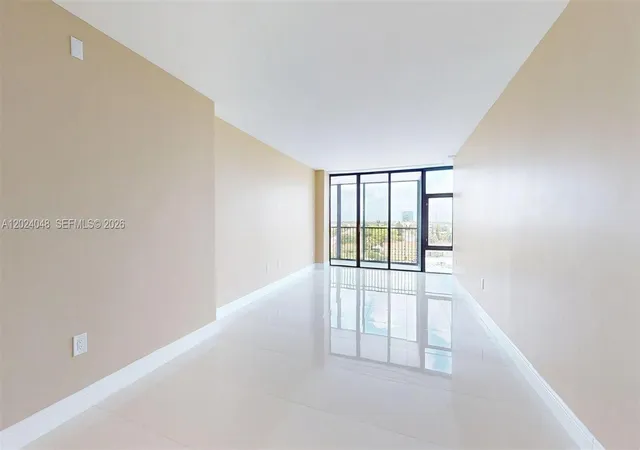 3rd image of 20100 W Country Club Dr #801, Aventura, FL 33180 | MLS# A12024048