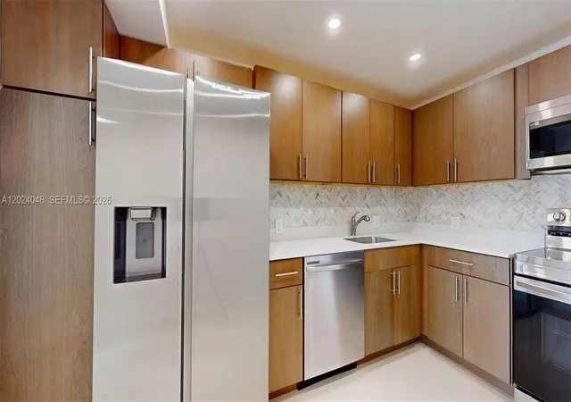 5th image of 20100 W Country Club Dr #801, Aventura, FL 33180 | MLS# A12024048