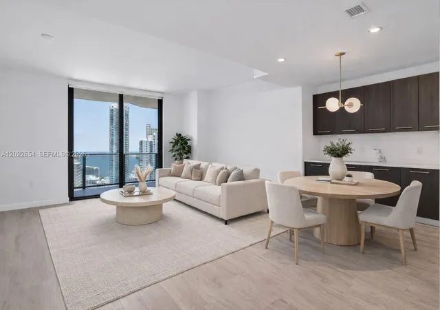 2nd image of 45 Sw 9Th St #3502, Miami, FL 33130 | MLS# A12022654