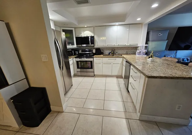 Photo 4 of Condo for sale at 2617 N 40th Avenue, Hollywood, FL 33021 | MLS# B26032579 | Listing updated on 2026-09-24