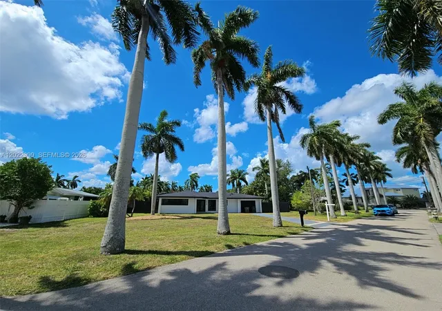 Homes for sale in Cape Coral, FL | 112 Bayshore Dr, Cape Coral, FL 33904 | MLS# A12022999