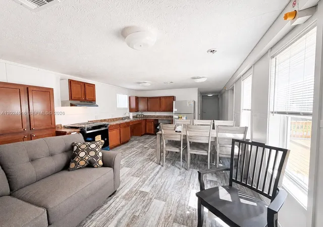 4th image of 170 S Jinete St, Clewiston, FL 33440 | MLS# A12024516