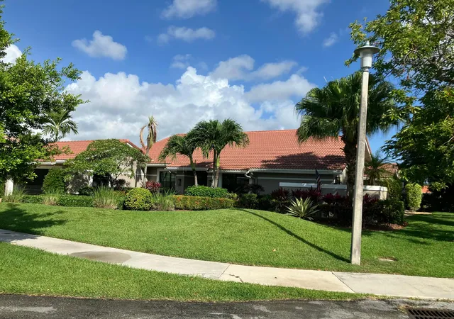Photo 1 of Sale Pending at 425 Deer Crk Path E, Deerfield Beach, FL 33442 | MLS# B26032643 | Listing updated on 2026-09-11