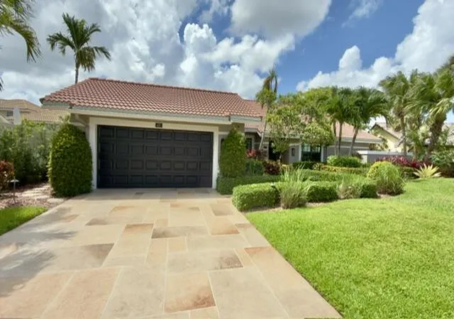 Photo 2 of Sale Pending at 425 Deer Crk Path E, Deerfield Beach, FL 33442 | MLS# B26032643 | Listing updated on 2026-09-11