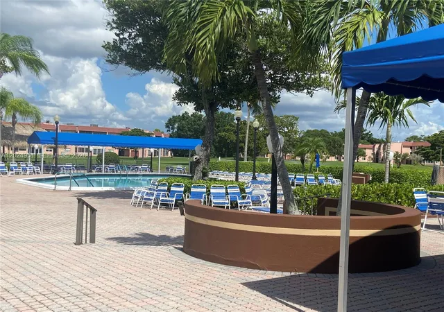 Homes for sale in Sunrise, FL | 9581 Sunrise Lakes Boulevard, Sunrise, FL 33322 | Houzeo