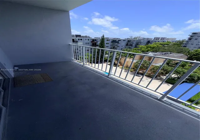 2nd image of 1470 Ne 125Th Ter #605, North Miami, FL 33161 | MLS# A12024974