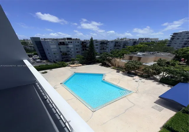 3rd image of 1470 Ne 125Th Ter #605, North Miami, FL 33161 | MLS# A12024974