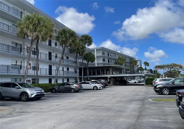 4th image of 9235 Sw 8Th St #209, Boca Raton, FL 33428 | MLS# A12020316