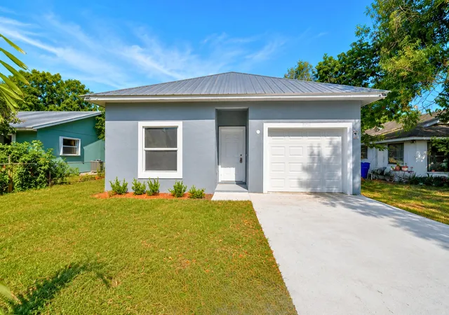 Homes for sale in Vero Beach, FL | 320 13th St Sw, Vero Beach, FL 32962 | MLS# B26032708