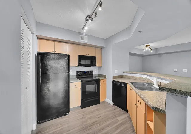 Listing Photo 4 - Condo for sale in building located at 3679 Nw Mediterranean Ln, Jensen Beach, FL 34957 - Unit #301
