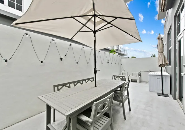 Homes for sale in Fort Lauderdale, FL | 425 N Andrews Avenue, Fort Lauderdale, FL 33301 | Houzeo