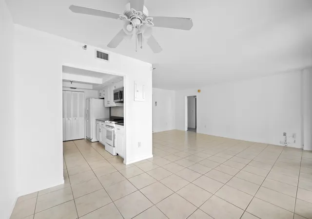 Photo 3 of Condo for sale at 859 Jeffery St #312, Boca Raton, FL 33487 | MLS# B26032783 | Listing updated on 2026-09-23