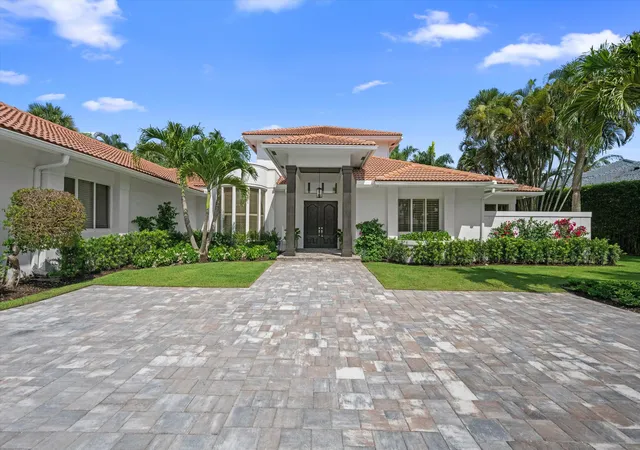 Photo 3 of Single family home for sale at 2432 Golf Brk Dr, Wellington, FL 33414 | MLS# B26032856 | Listing updated on 2026-09-23