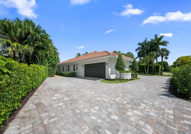 Photo 3 of Single family home for sale at 2432 Golf Brk Dr, Wellington, FL 33414 | MLS# B26032856 | Listing updated on 2026-09-23