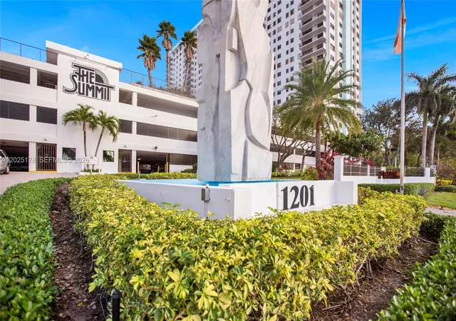 3rd image of 1201 S Ocean Dr #609S, Hollywood, FL 33019 | MLS# A12025178