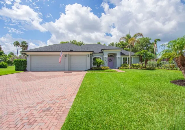 Photo 3 of Single family home for sale at 1340 Willow Oak Ct, Vero Beach, FL 32966 | MLS# B26032950 | Listing updated on 2026-09-23