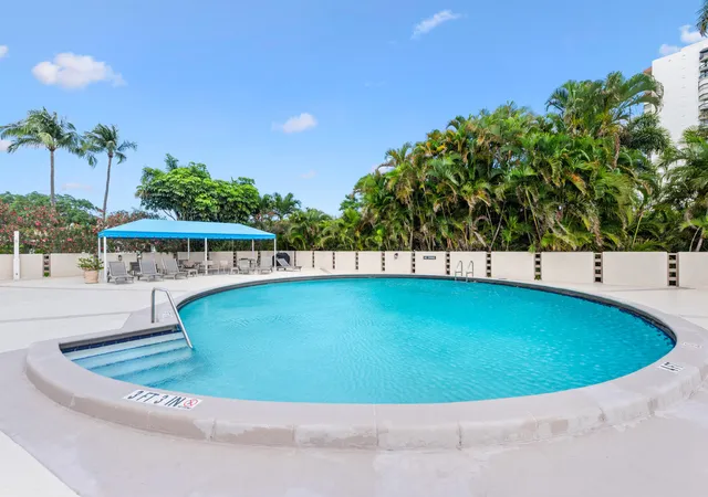 Photo 2 of Condo for sale at 2400 Presidential Way #1006, West Palm Beach, FL 33401 | MLS# B26032989 | Listing updated on 2026-09-23