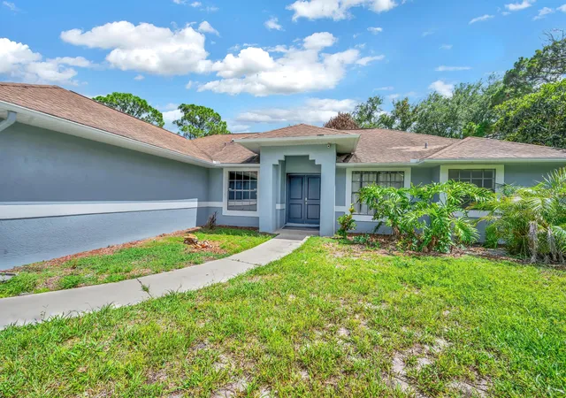 Photo 2 of Single family home for sale at 601 Howard St, Fort Pierce, FL 34982 | MLS# B26033166 | Listing updated on 2026-10-05