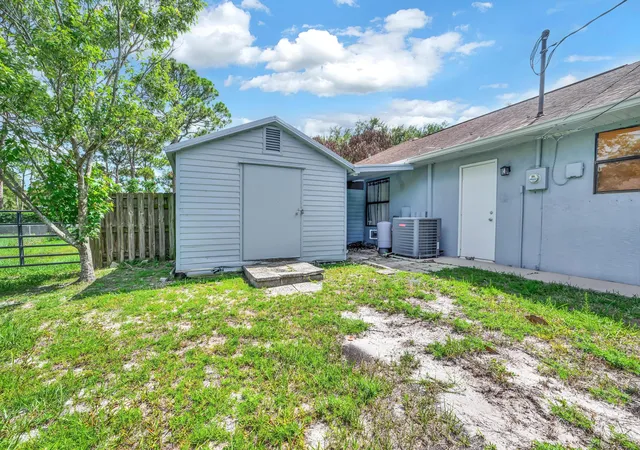 Photo 3 of Single family home for sale at 601 Howard St, Fort Pierce, FL 34982 | MLS# B26033166 | Listing updated on 2026-10-05