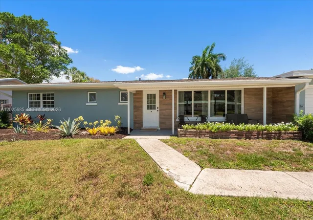 Homes for sale in Fort Myers, FL | 1229 Carlene Ave, Fort Myers, FL 33901 | MLS# A12025685