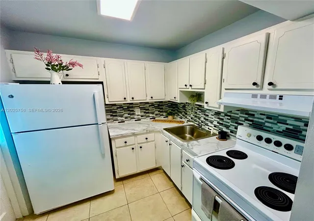 Homes for sale in Boynton Beach, FL | 2213 Ne 1st Ct #203, Boynton Beach, FL 33435 | MLS# A12025758